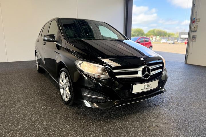 Sort Mercedes B200 d fra 2016