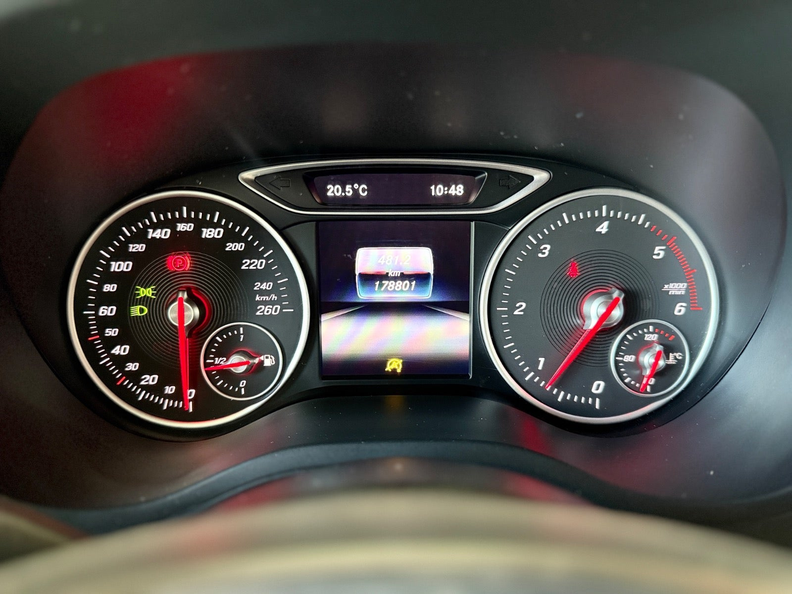 Sort Mercedes B200 d fra 2016