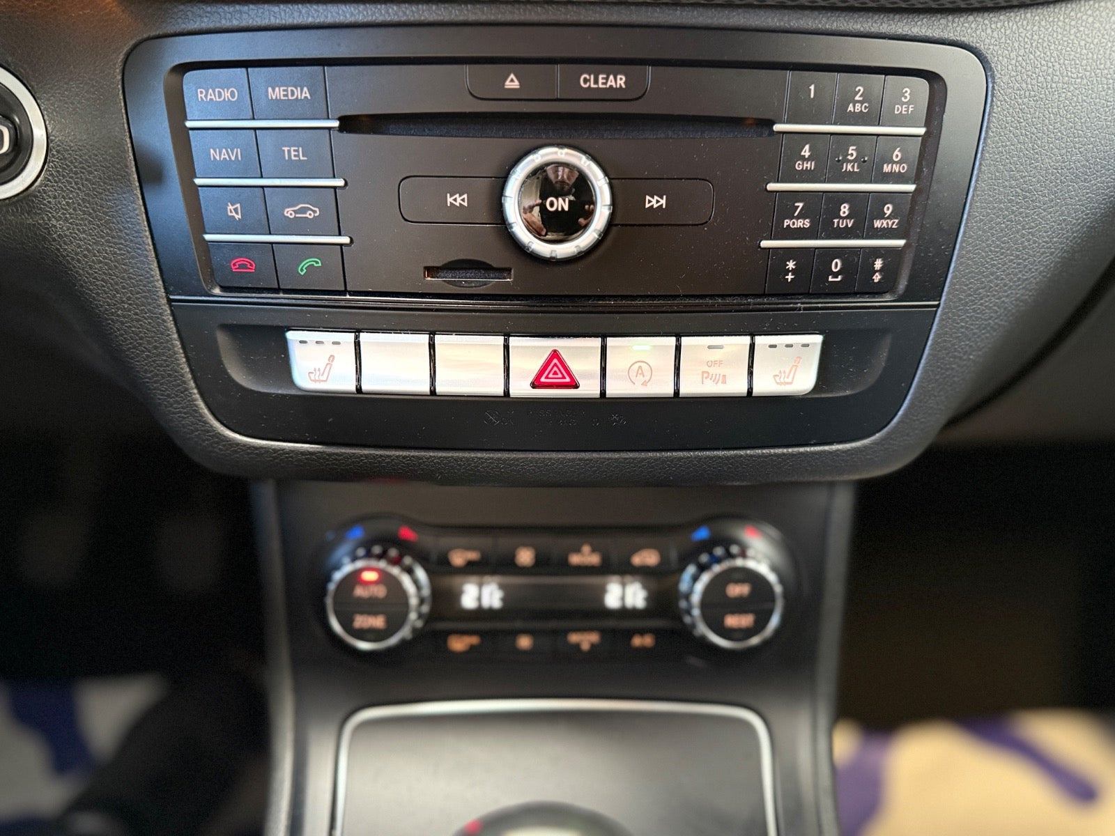 Sort Mercedes B200 d fra 2016