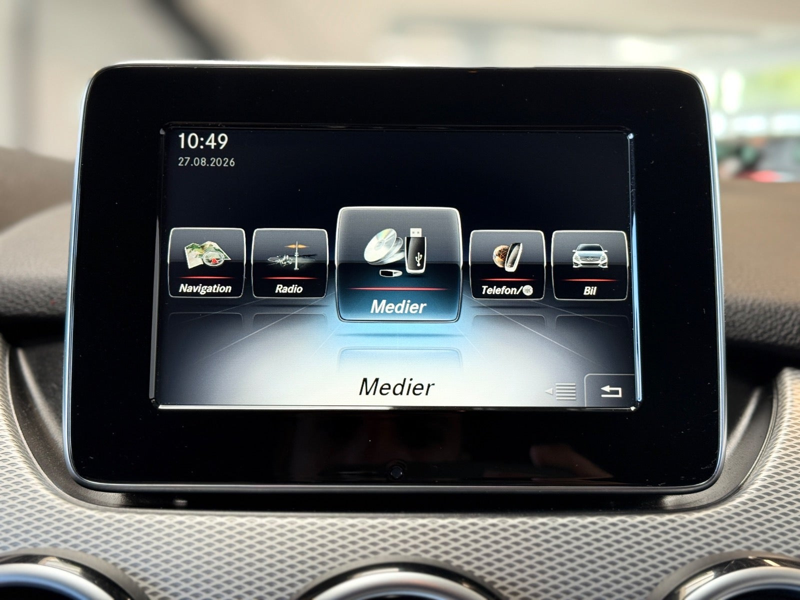 Sort Mercedes B200 d fra 2016