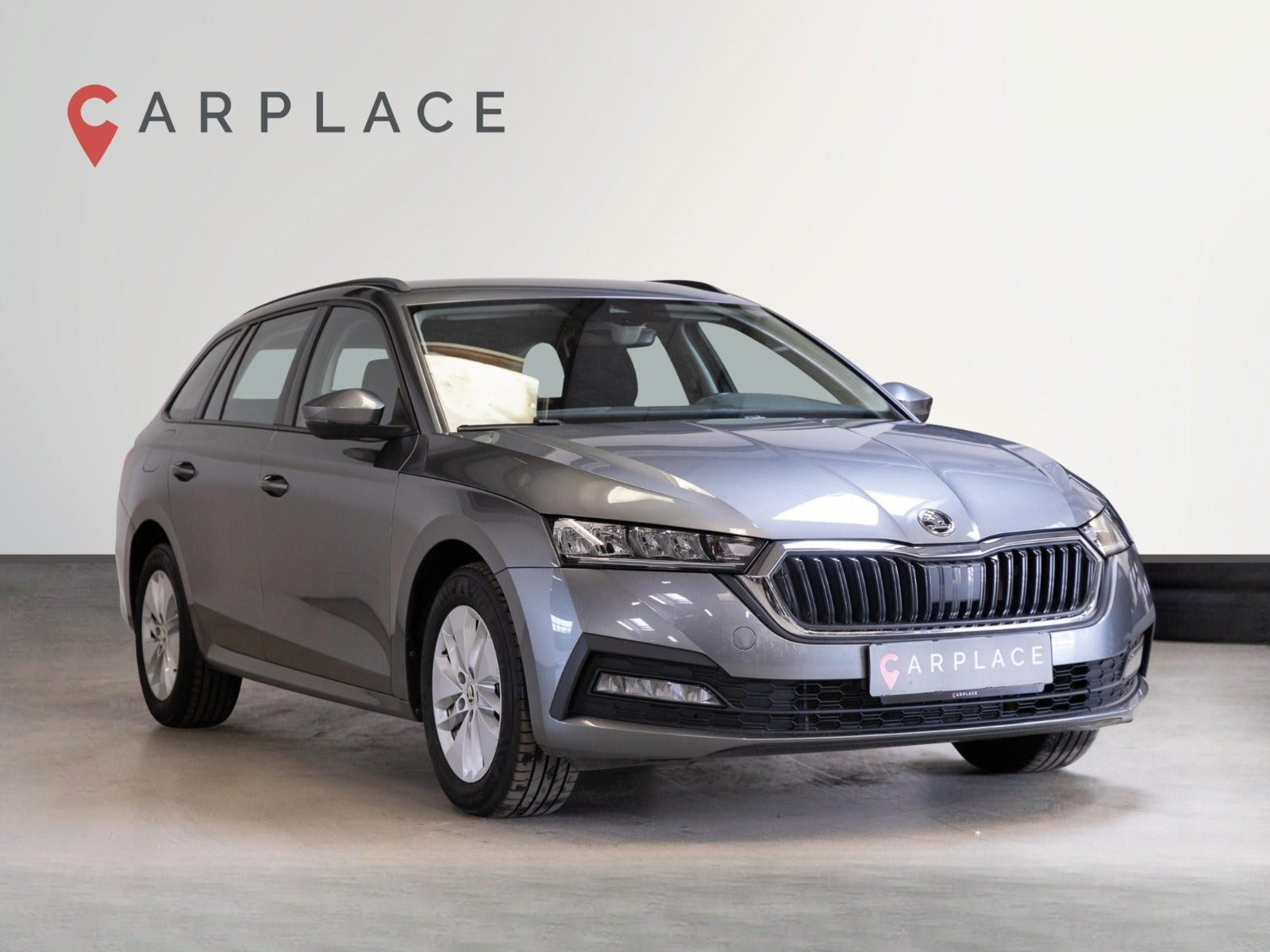 Grå Skoda Octavia fra 2024