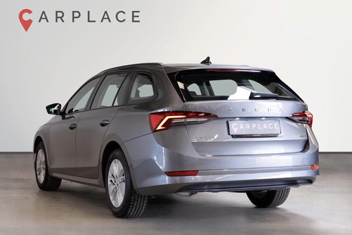 Grå Skoda Octavia fra 2024