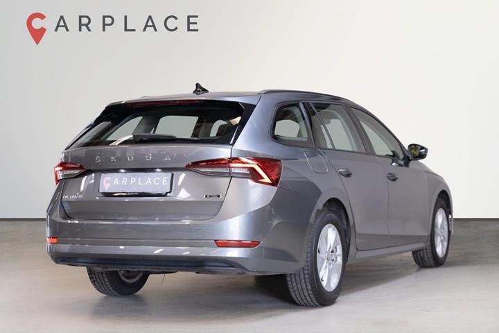 Grå Skoda Octavia fra 2024