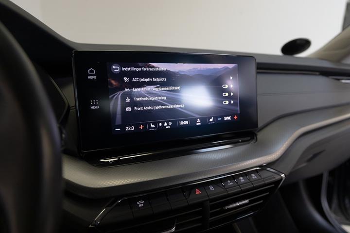 Grå Skoda Octavia fra 2024