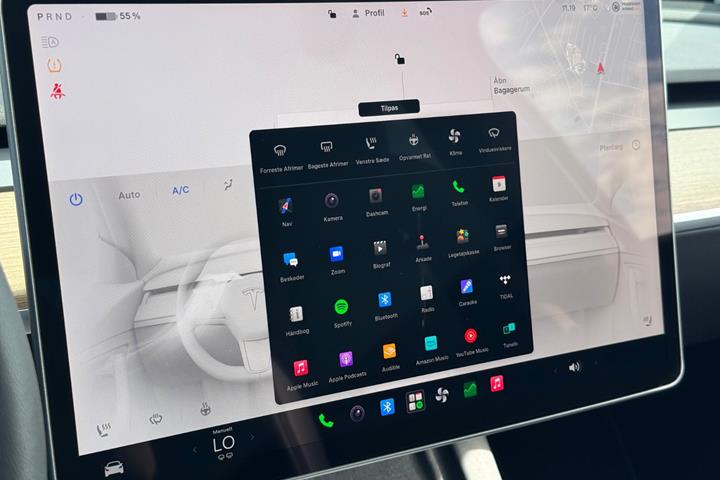 Sort Tesla Model Y fra 2024