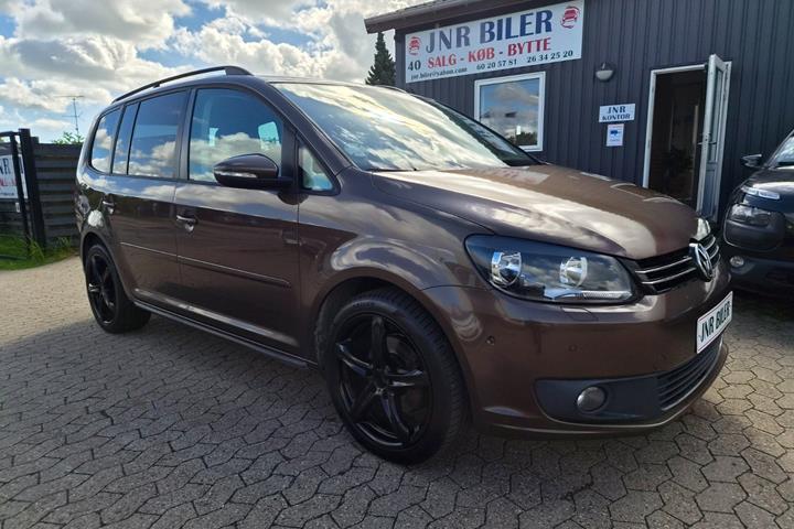 Brun VW Touran fra 2014