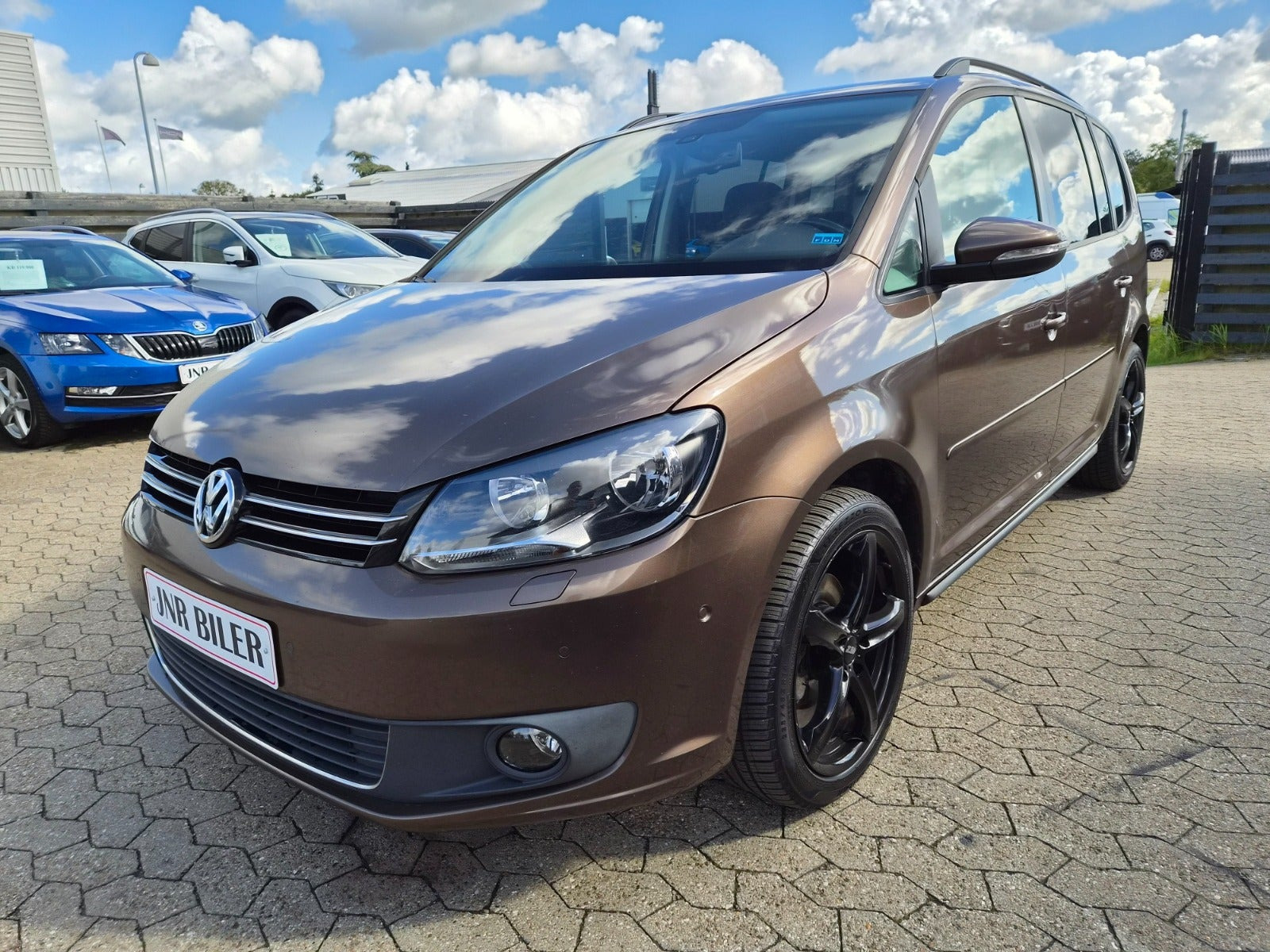 Brun VW Touran fra 2014