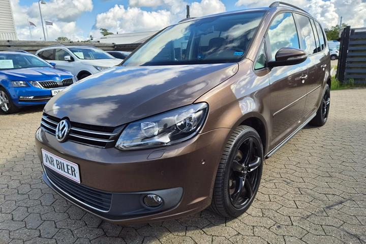 Brun VW Touran fra 2014