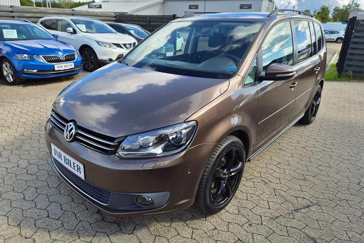 Brun VW Touran fra 2014