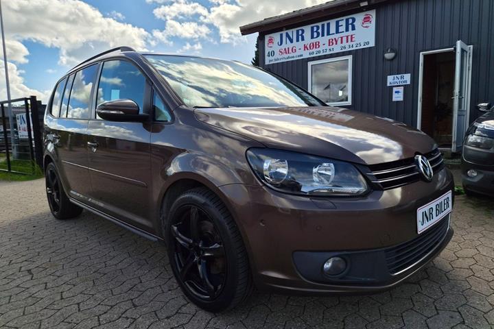 Brun VW Touran fra 2014