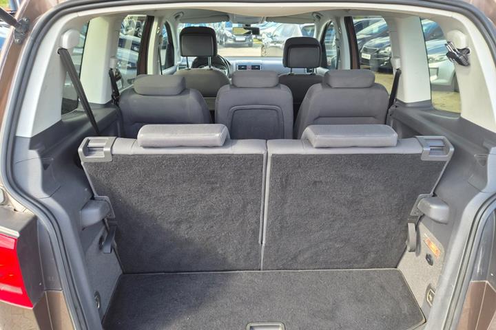 Brun VW Touran fra 2014
