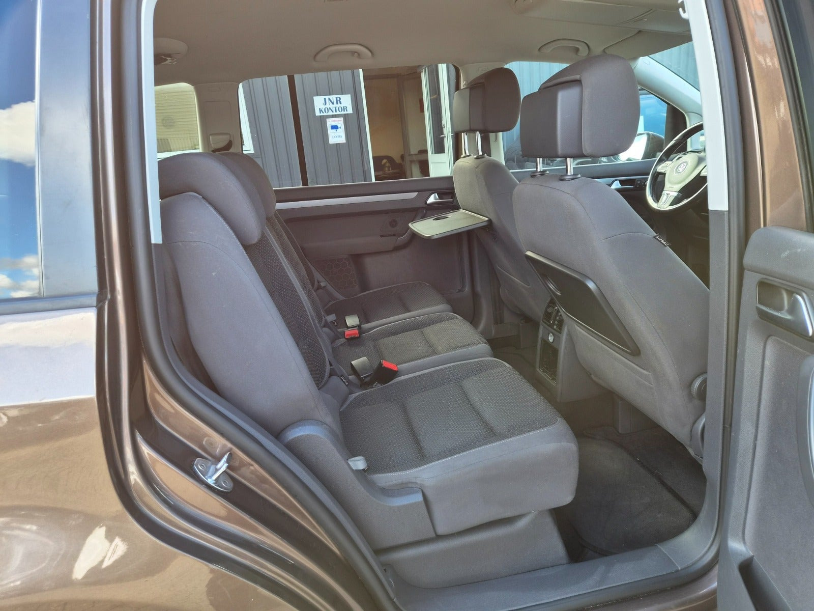 Brun VW Touran fra 2014