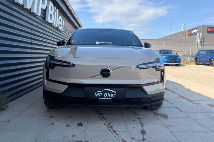 Beige Volvo EX30 fra 2025