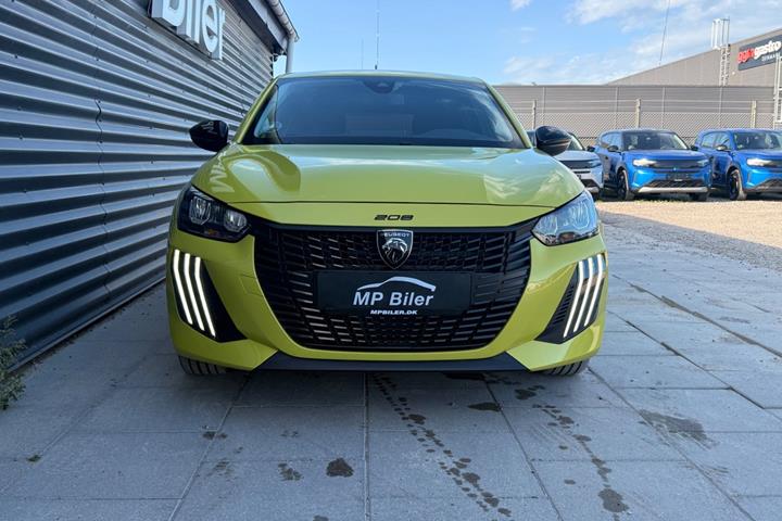 Grøn Peugeot e-208 fra 2024