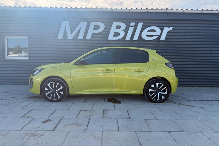 Grøn Peugeot e-208 fra 2024