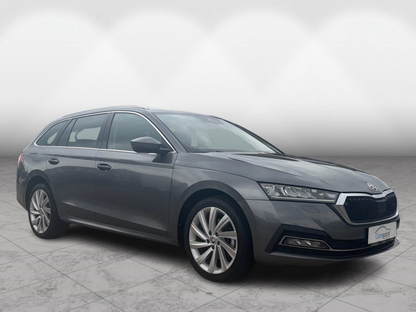 Grå Skoda Octavia fra 2023
