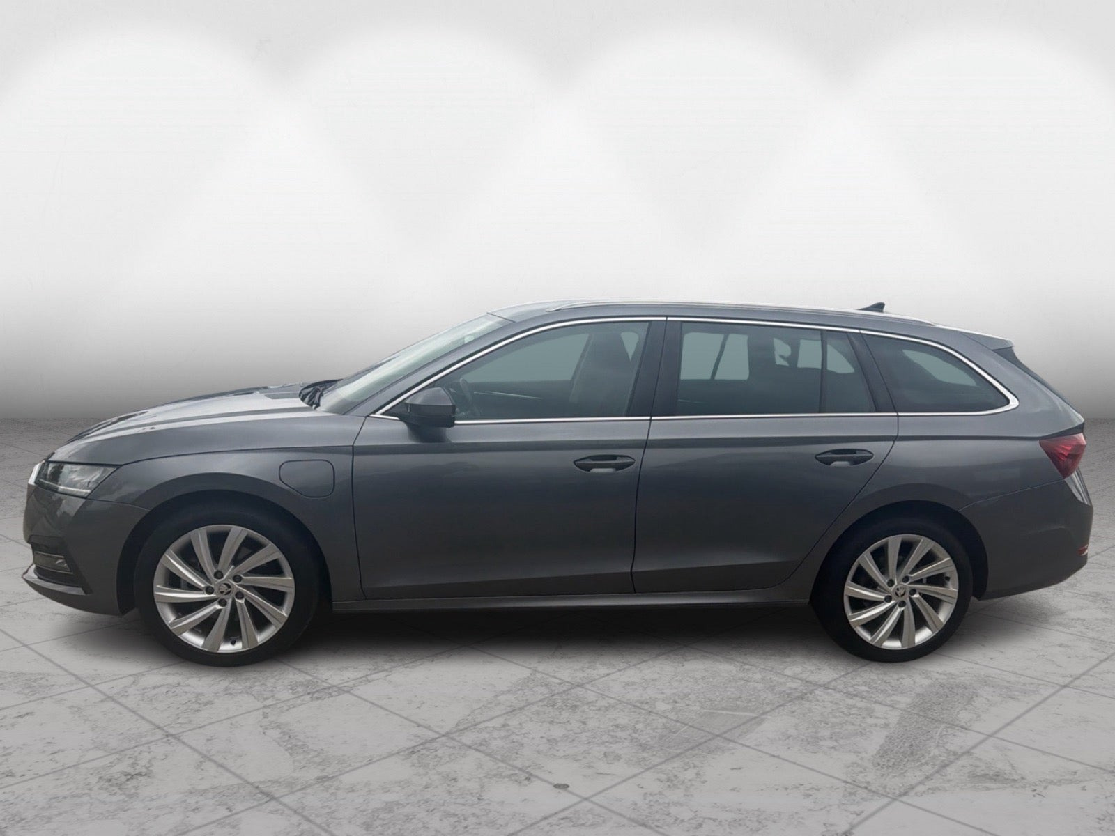Grå Skoda Octavia fra 2023