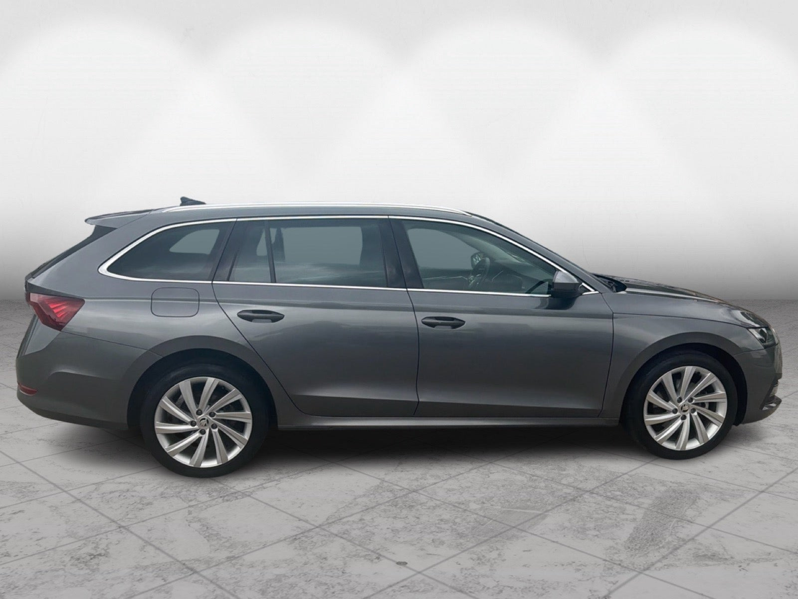 Grå Skoda Octavia fra 2023