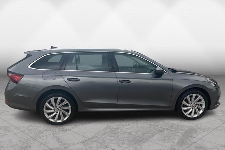 Grå Skoda Octavia fra 2023