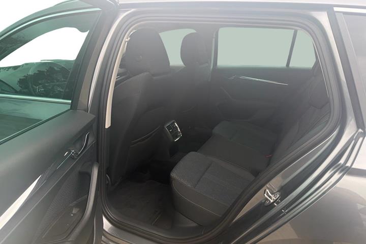 Grå Skoda Octavia fra 2023