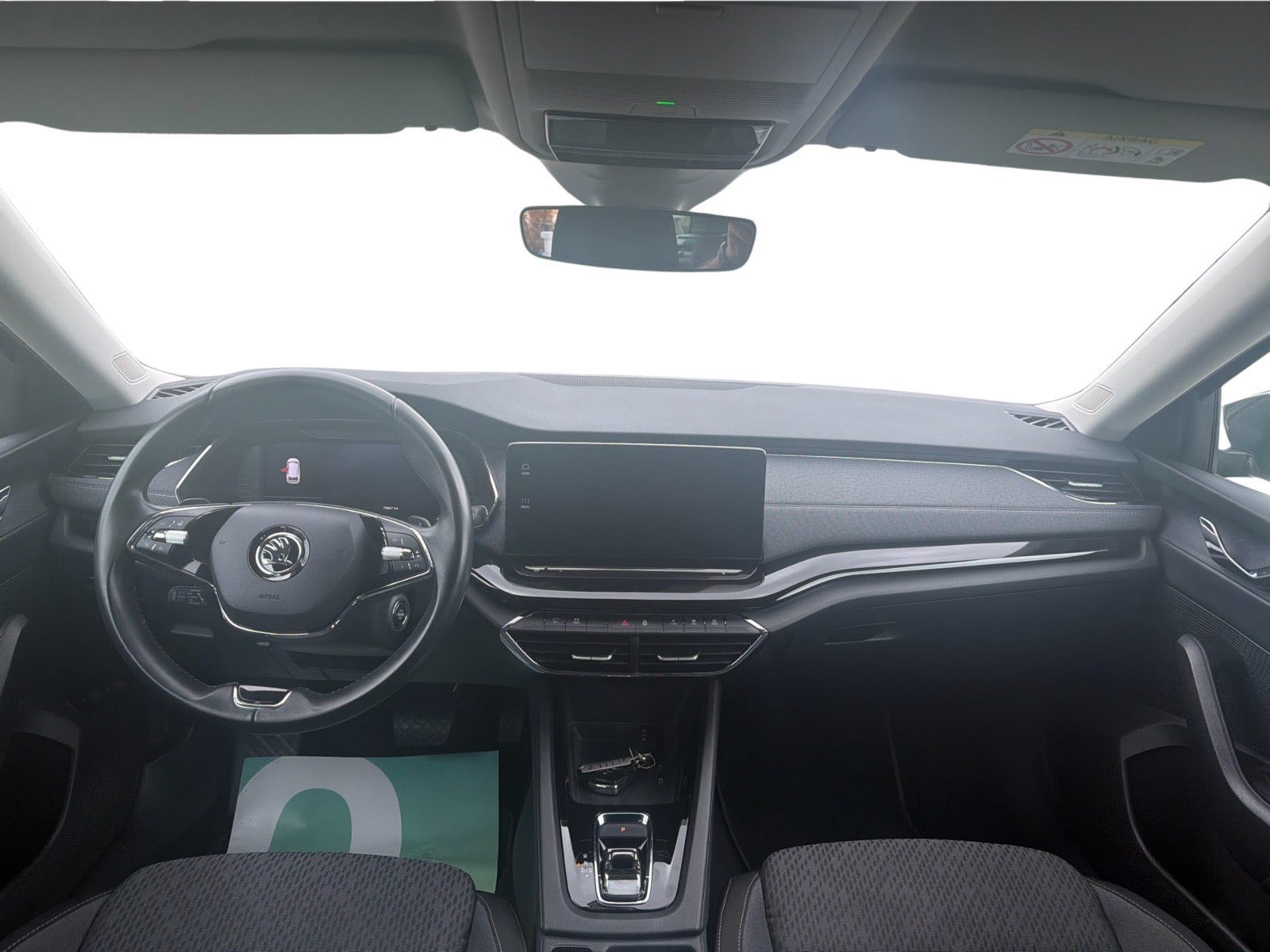 Grå Skoda Octavia fra 2023