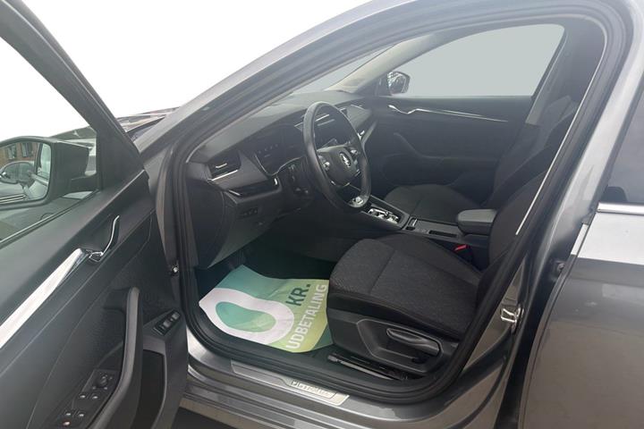 Grå Skoda Octavia fra 2023