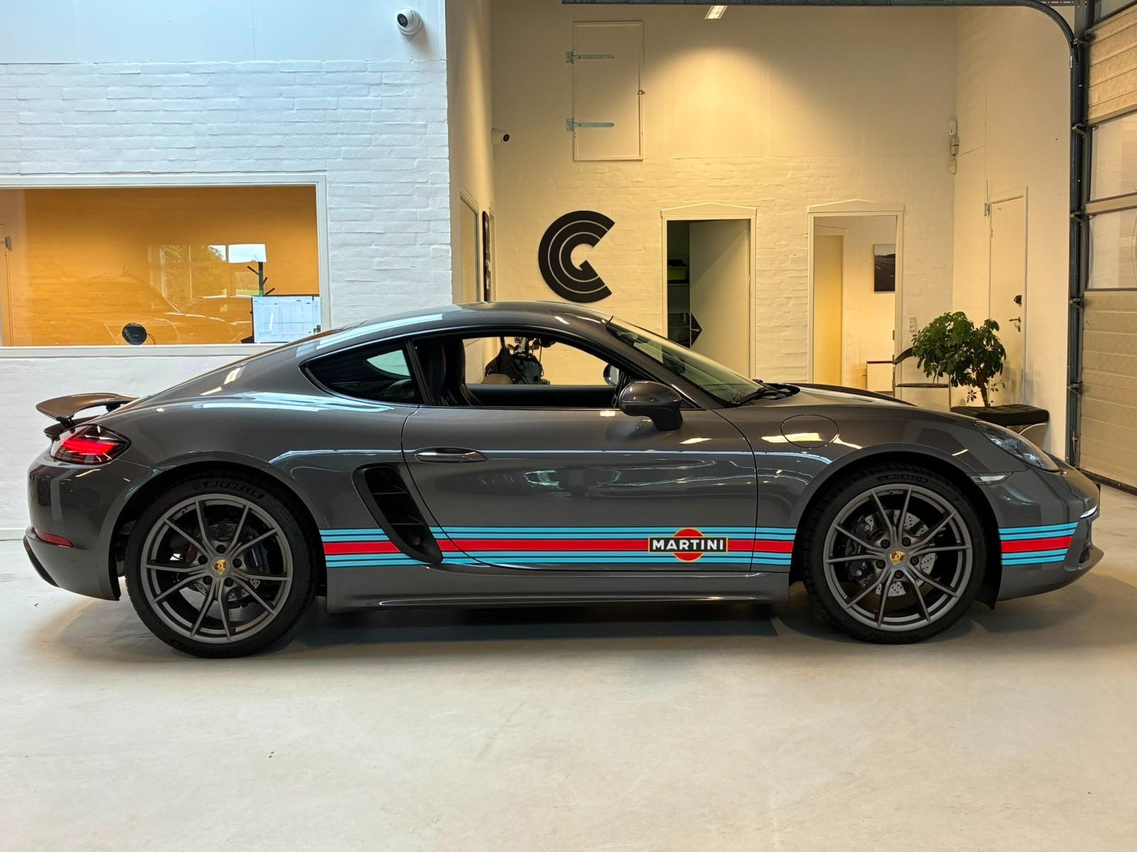 Grå Porsche 718 Cayman fra 2018