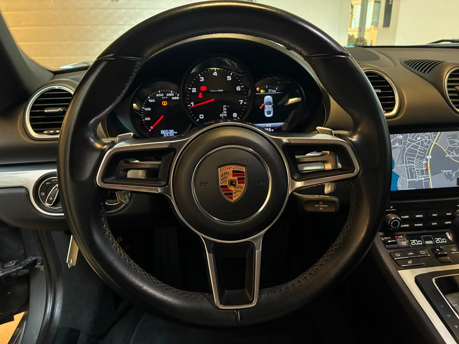 Grå Porsche 718 Cayman fra 2018