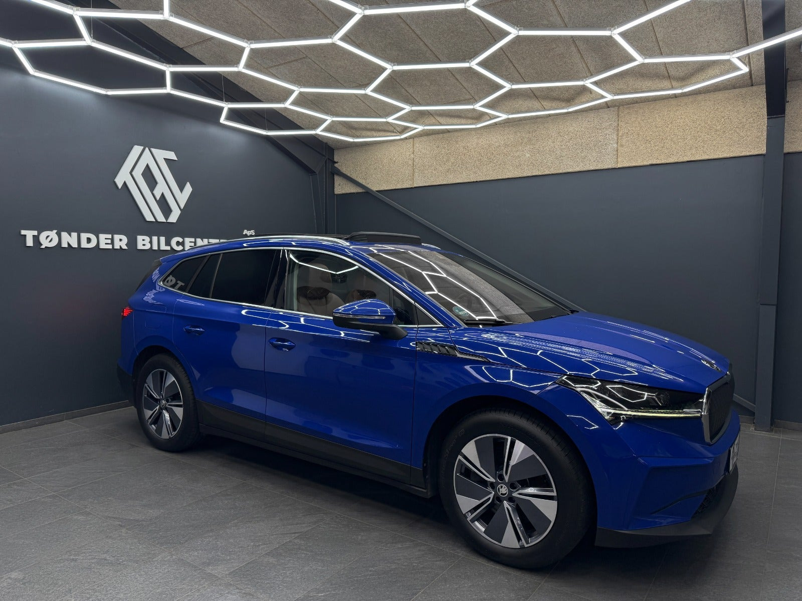 Blå Skoda Enyaq fra 2023