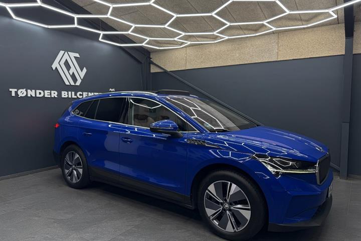 Blå Skoda Enyaq fra 2023