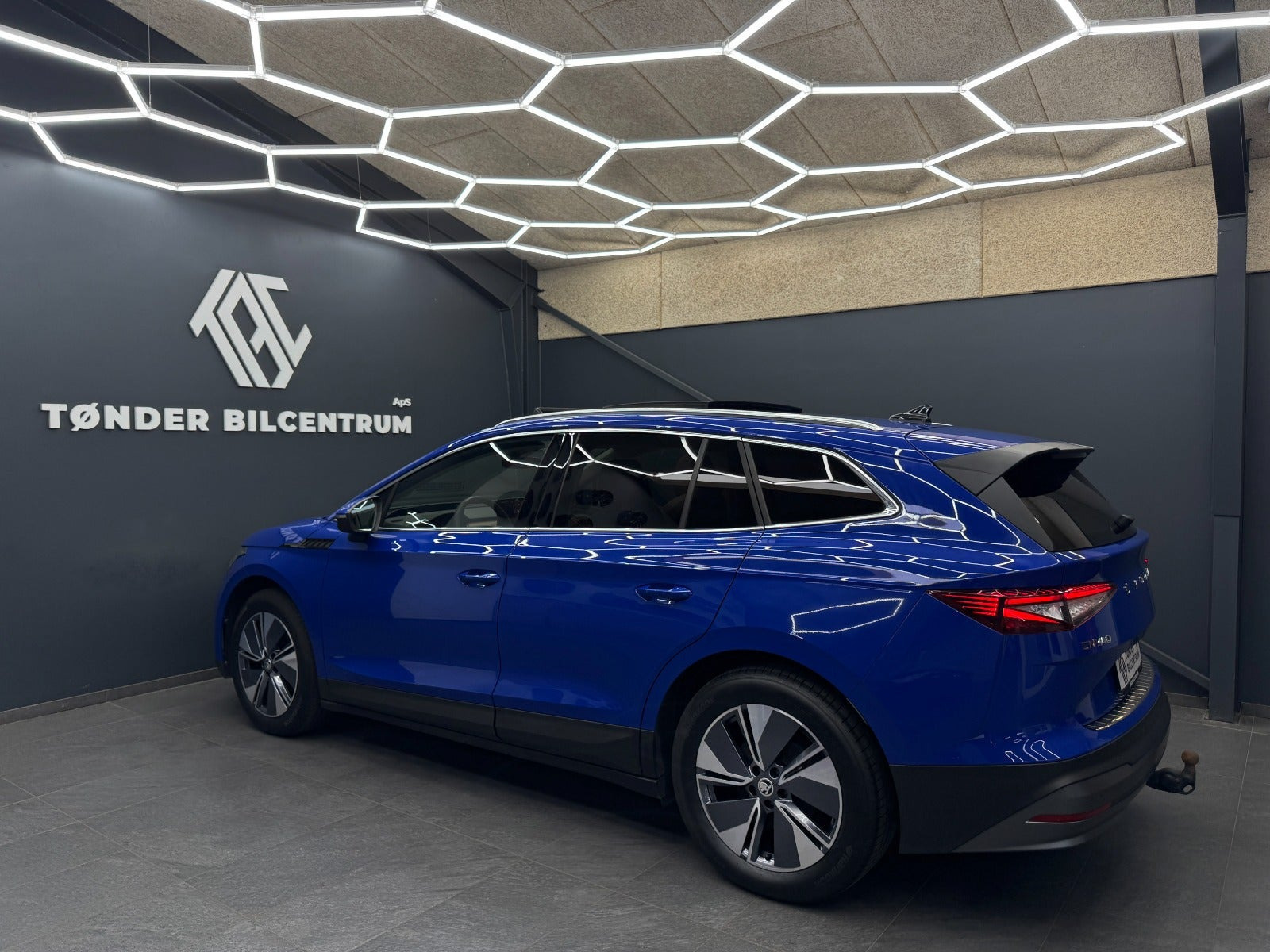 Blå Skoda Enyaq fra 2023