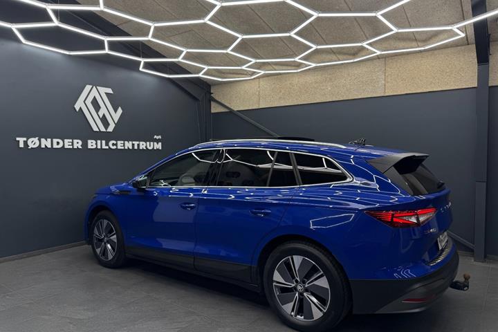 Blå Skoda Enyaq fra 2023