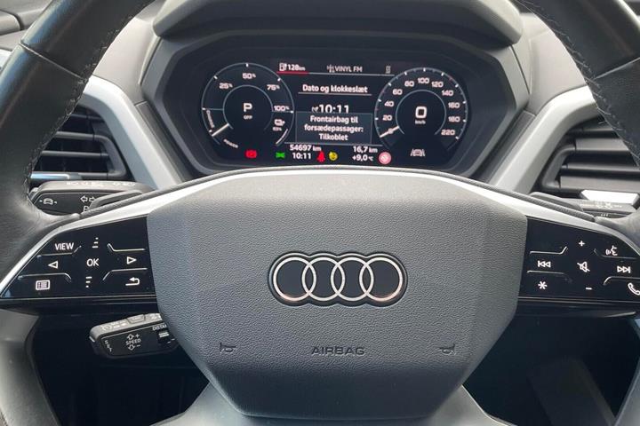 Grå Audi Q4 e-tron fra 2023
