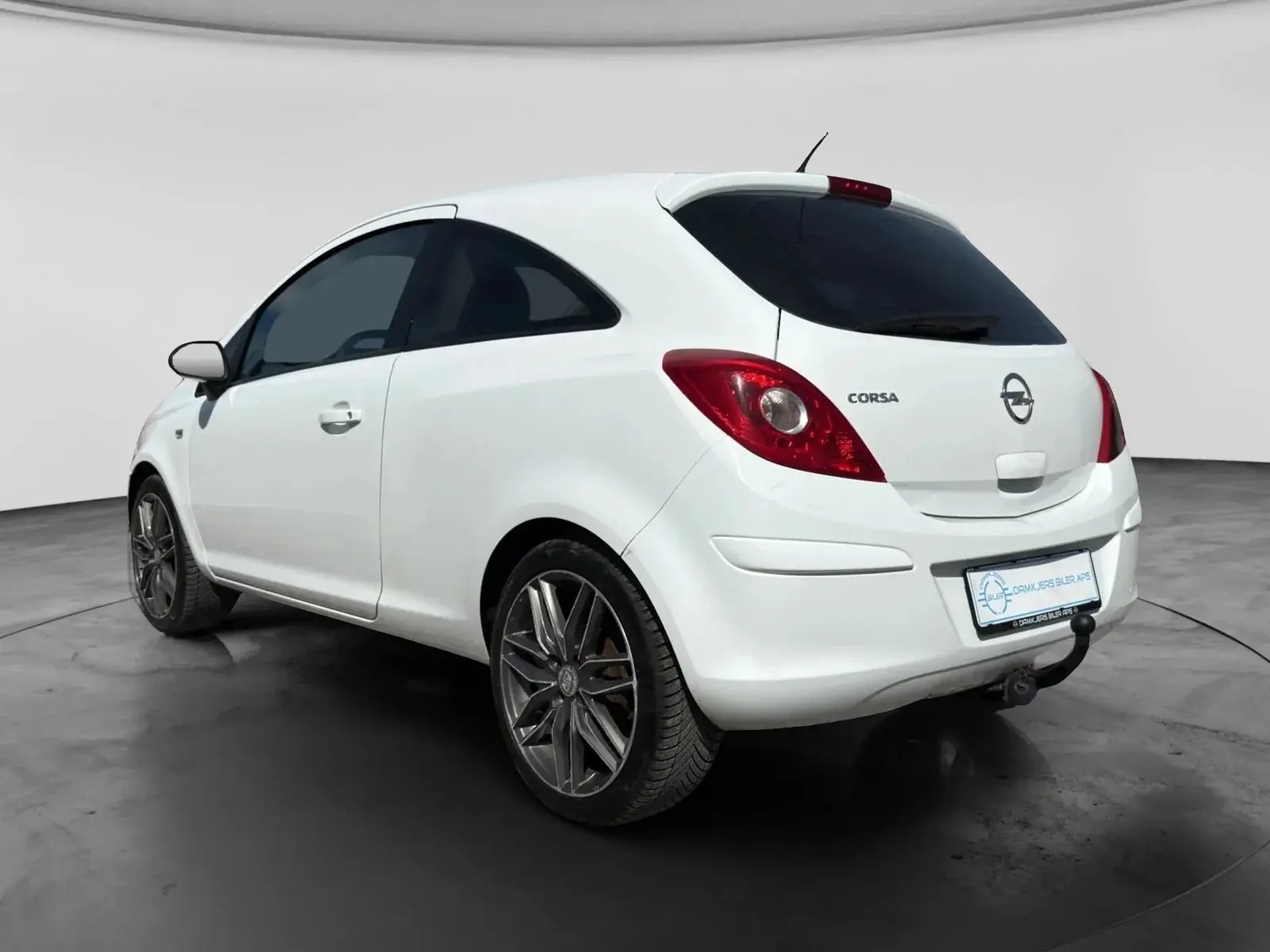 Hvid Opel Corsa fra 2013