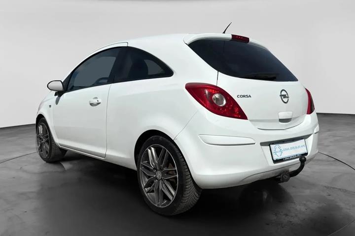Hvid Opel Corsa fra 2013