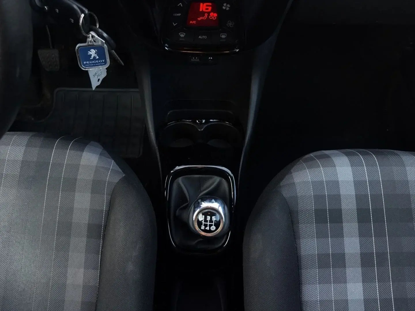 Blå Peugeot 108 fra 2018