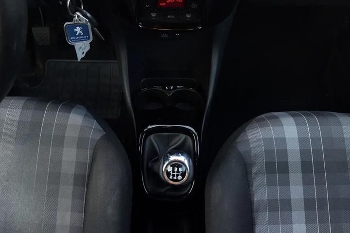 Blå Peugeot 108 fra 2018