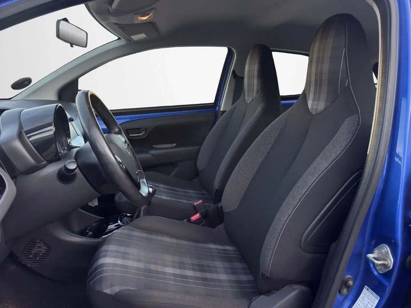 Blå Peugeot 108 fra 2018