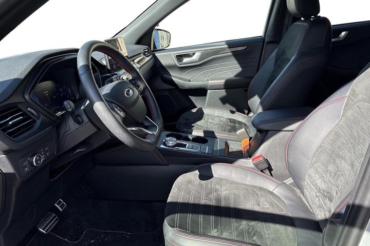 Grå Ford Kuga fra 2023