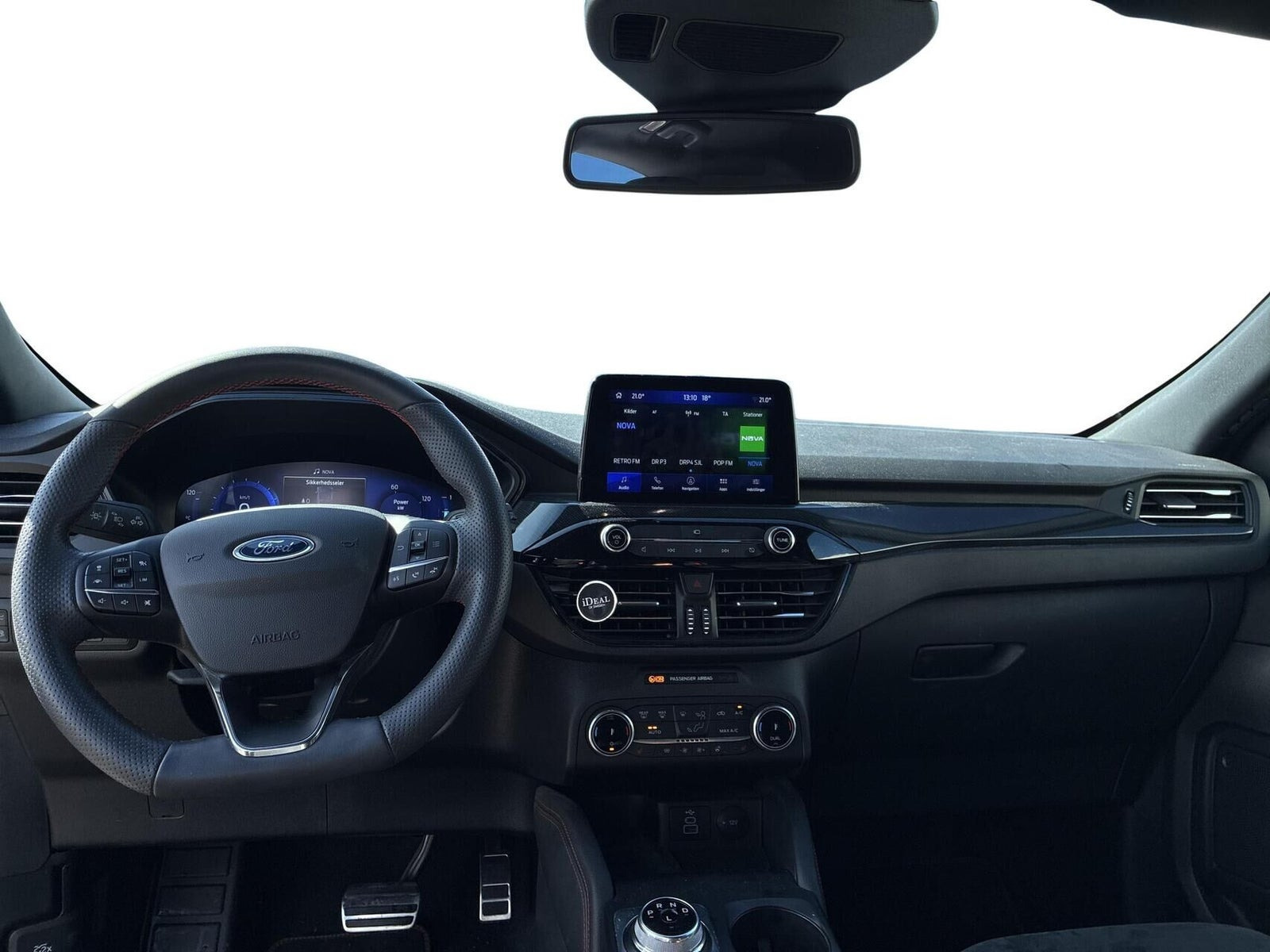 Grå Ford Kuga fra 2023