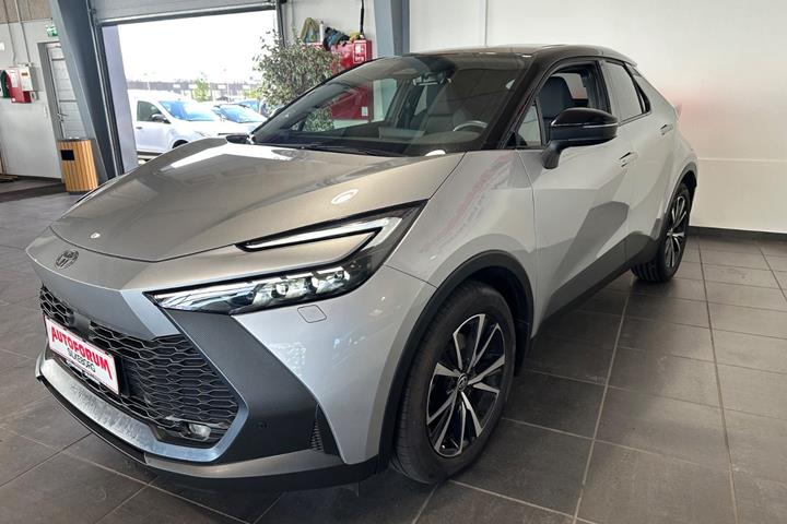 Grå Toyota C-HR fra 2025