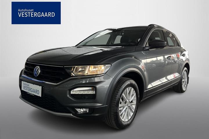 Grå VW T-Roc fra 2020 set udefra