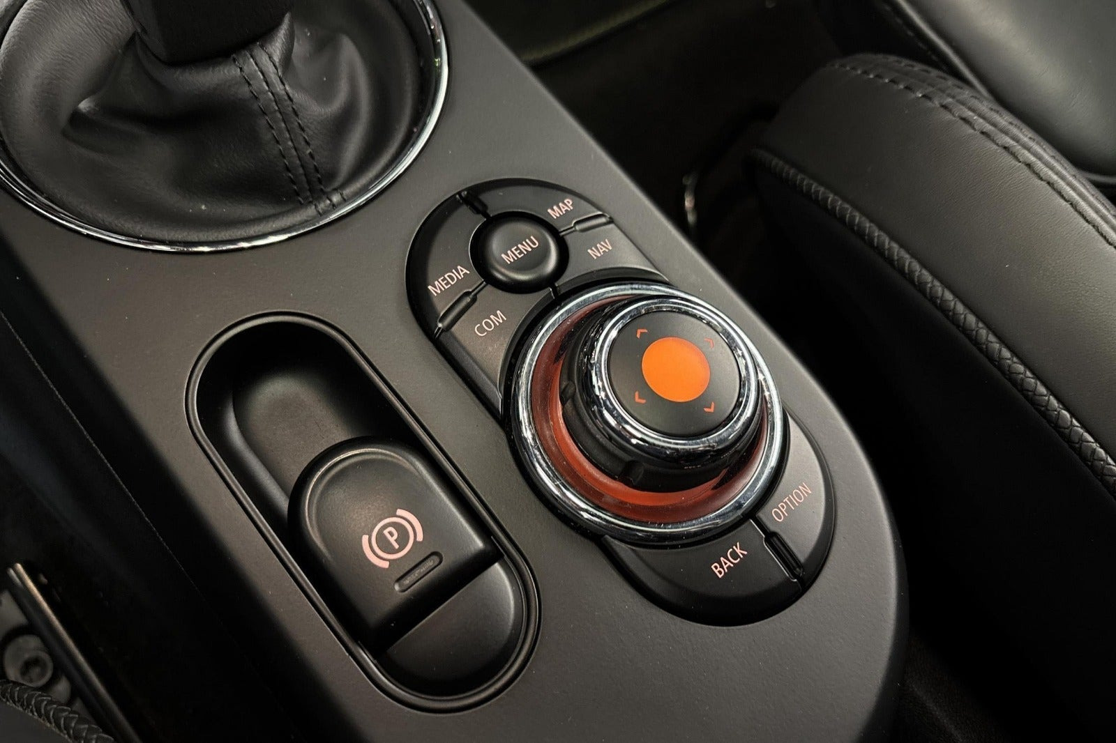 Sort Mini Cooper SE fra 2020