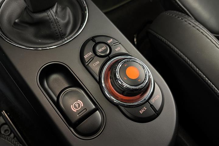 Sort Mini Cooper SE fra 2020