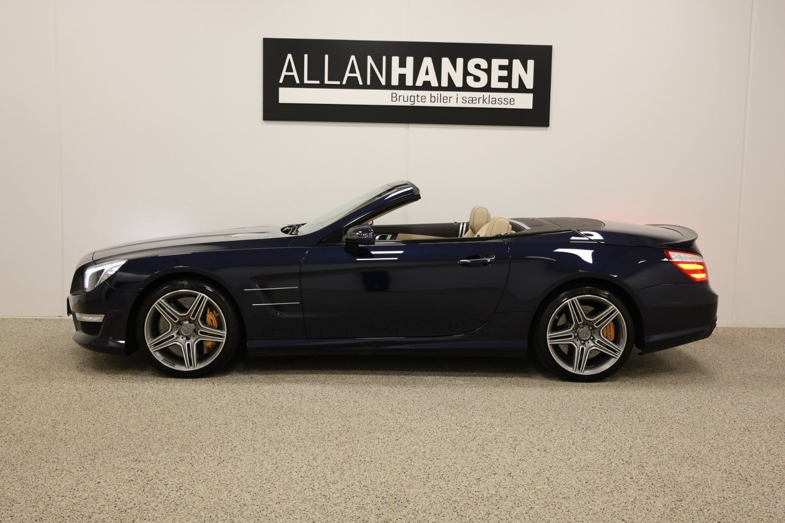 Blå Mercedes SL63 fra 2013