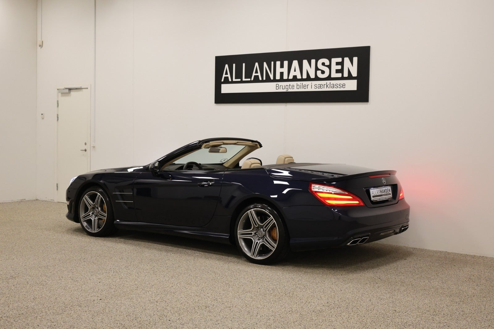 Blå Mercedes SL63 fra 2013