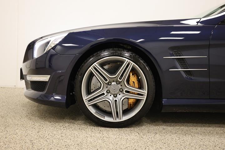 Blå Mercedes SL63 fra 2013