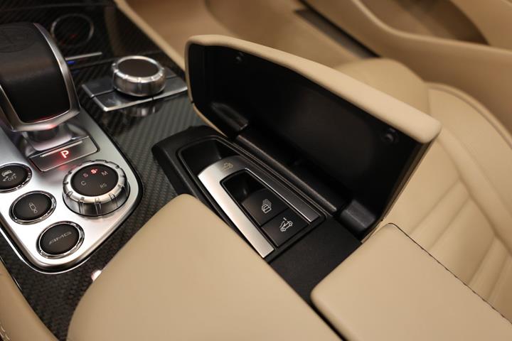 Blå Mercedes SL63 fra 2013