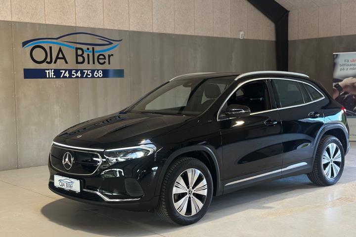 Sort Mercedes EQA250 fra 2021 set udefra