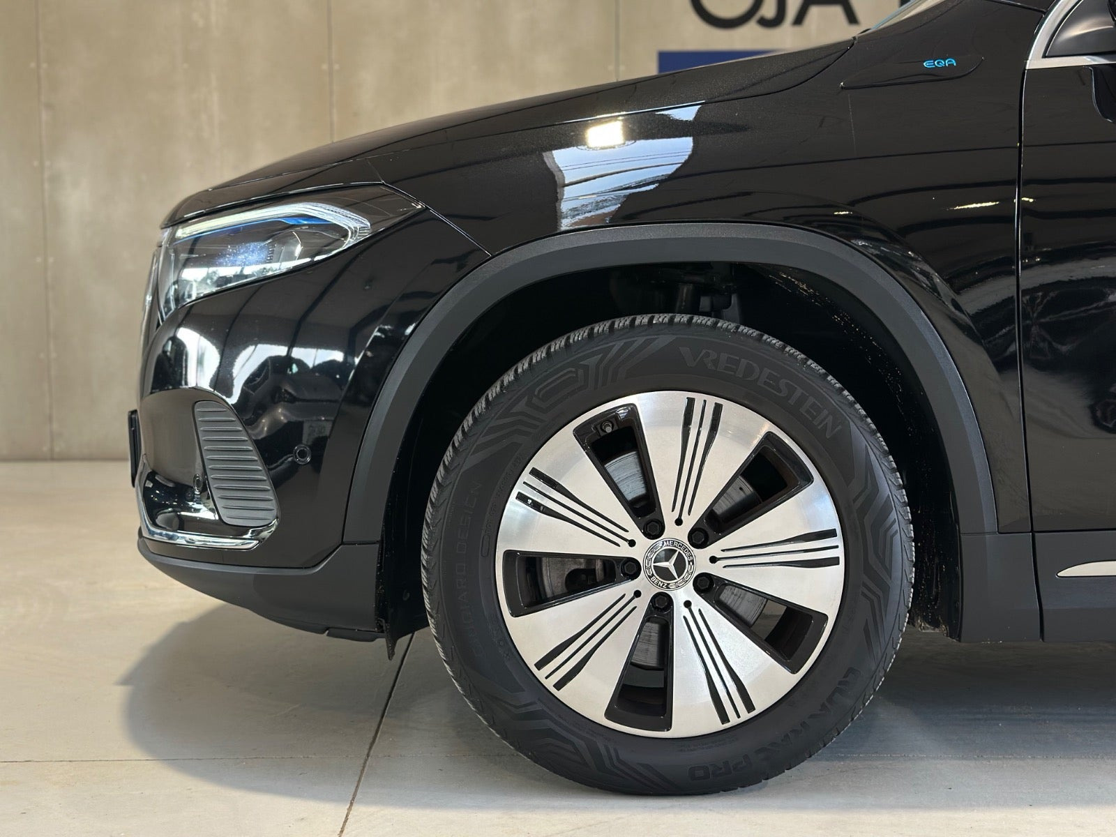 Sort Mercedes EQA250 fra 2021